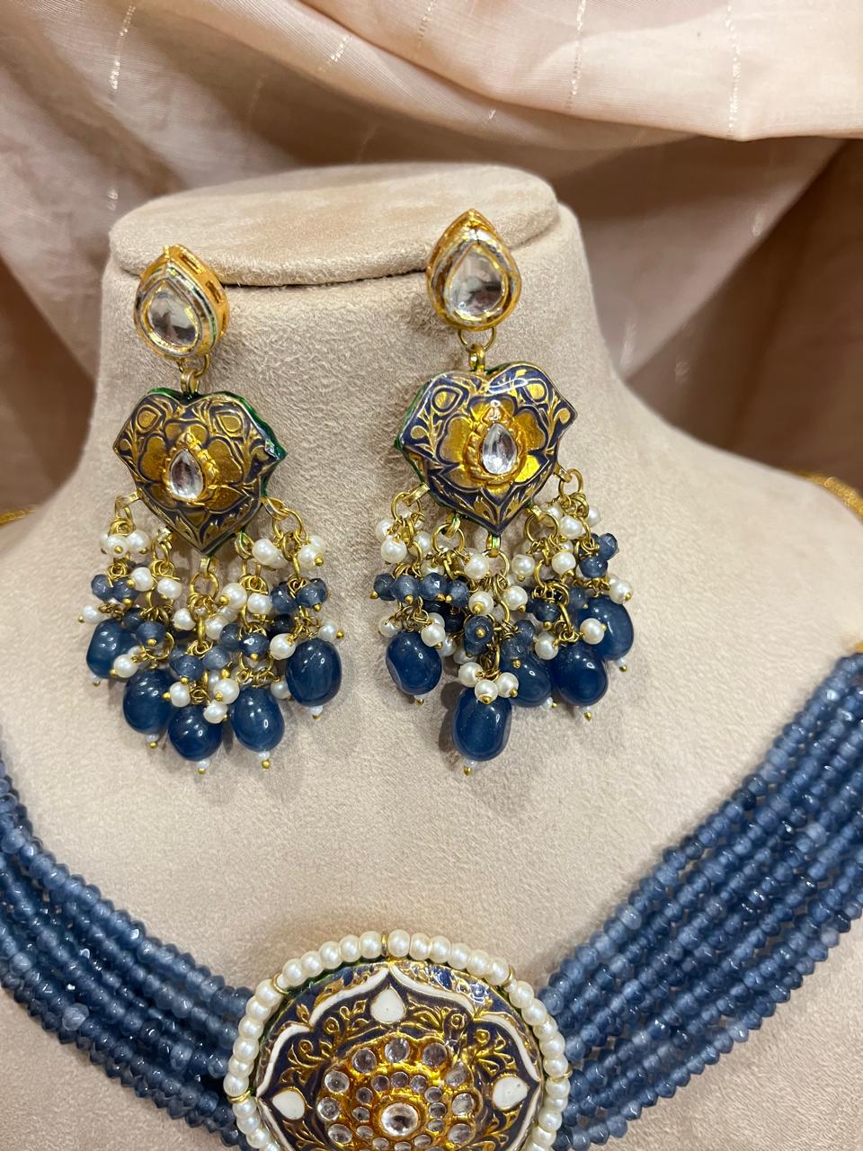 Jadau pendant with semi precious beads choker set
