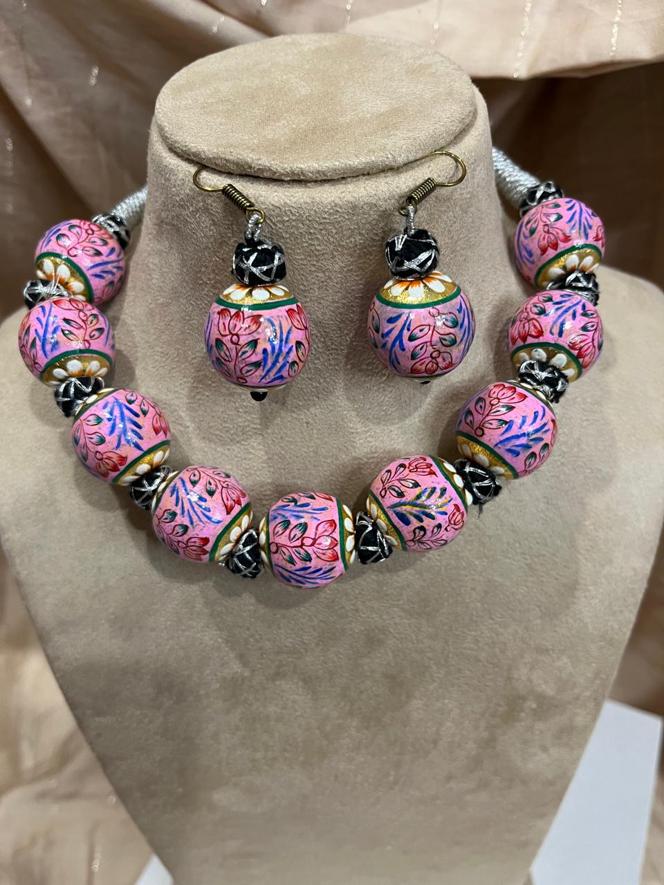 Hand painted beads choker with earrings