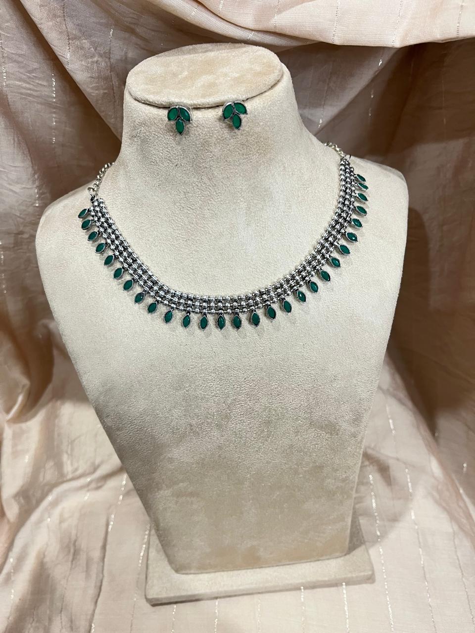Oxodized green choker