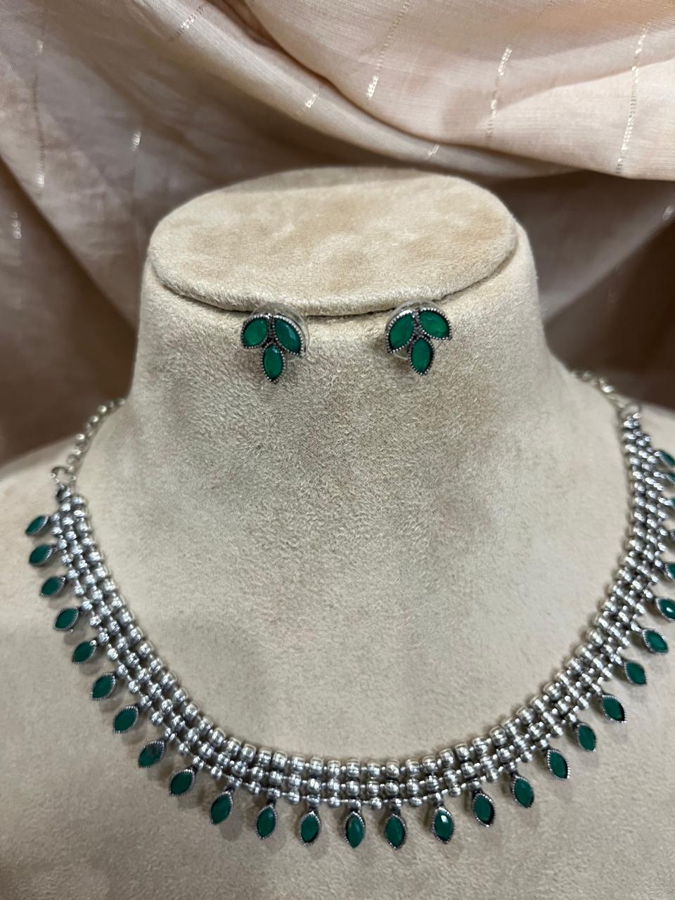 Oxodized green choker
