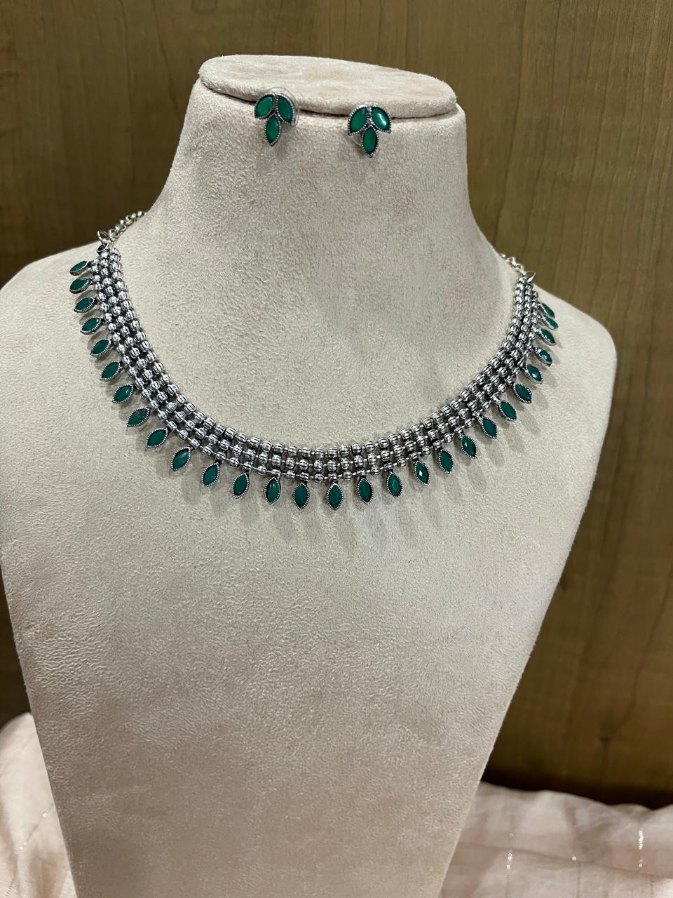 Oxodized green choker