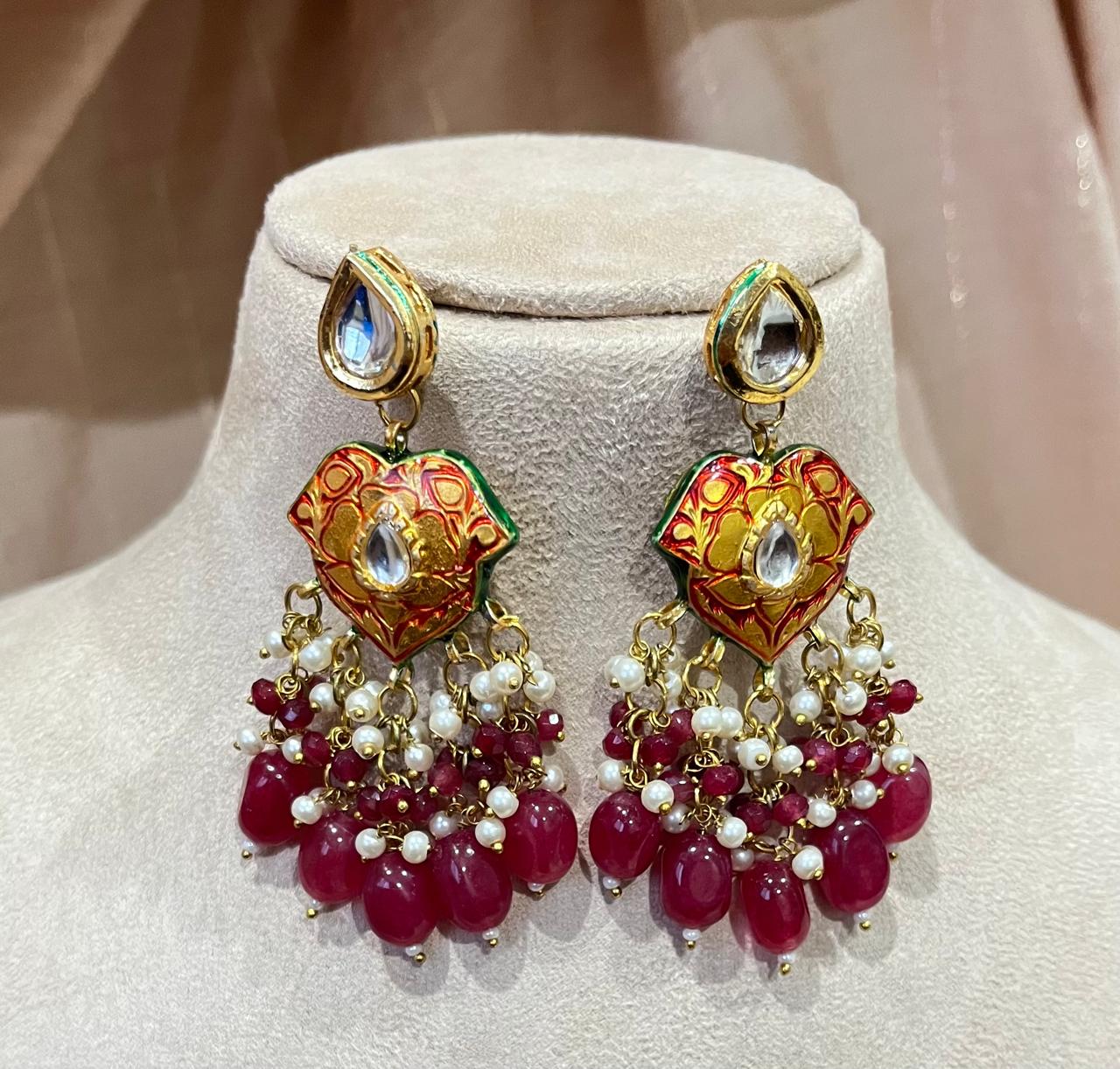 Jadau pendant with semi precious beads choker set