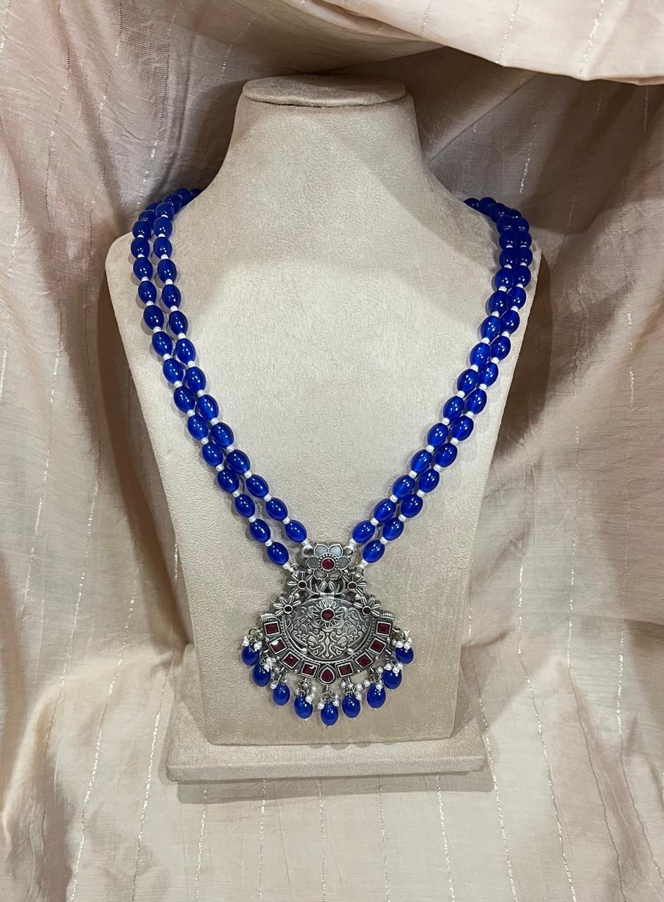 Silver replica beads necklace