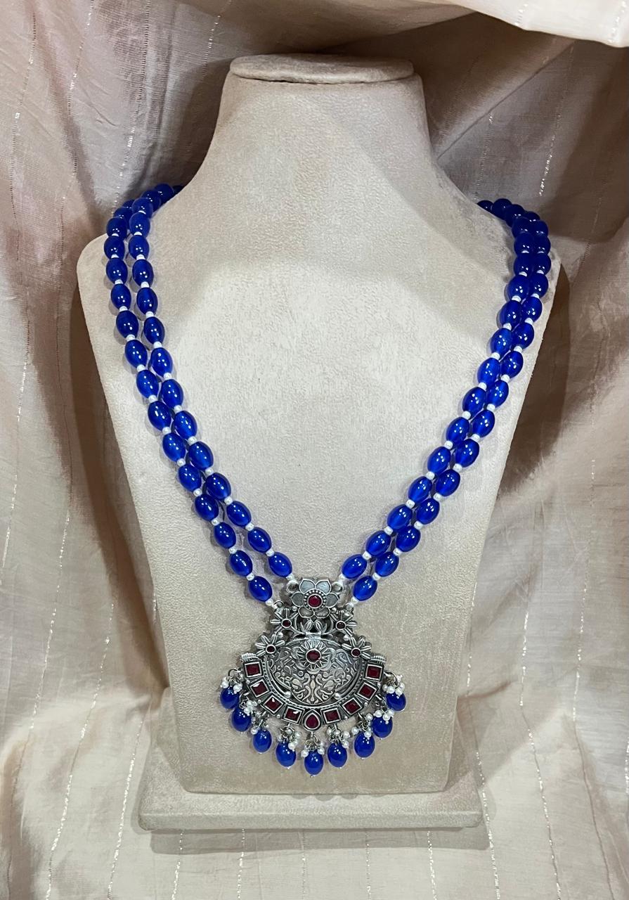 Silver replica beads necklace