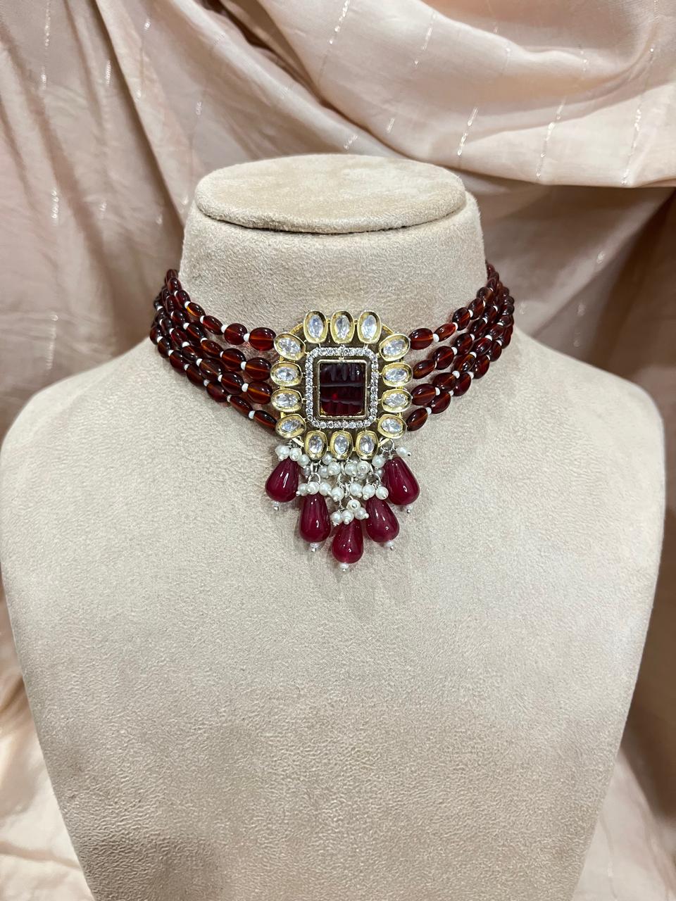 Semi precious beads with jadau pendant choker set