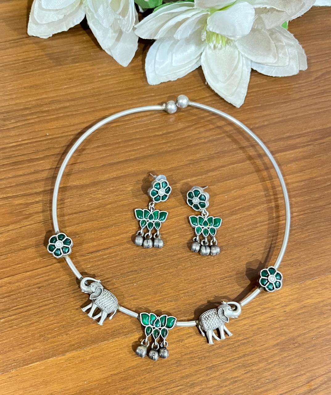 Silver replica choker